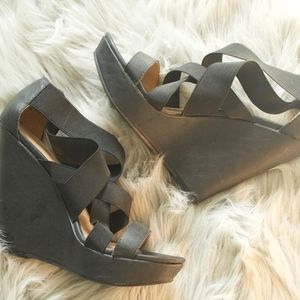 Black Wedges